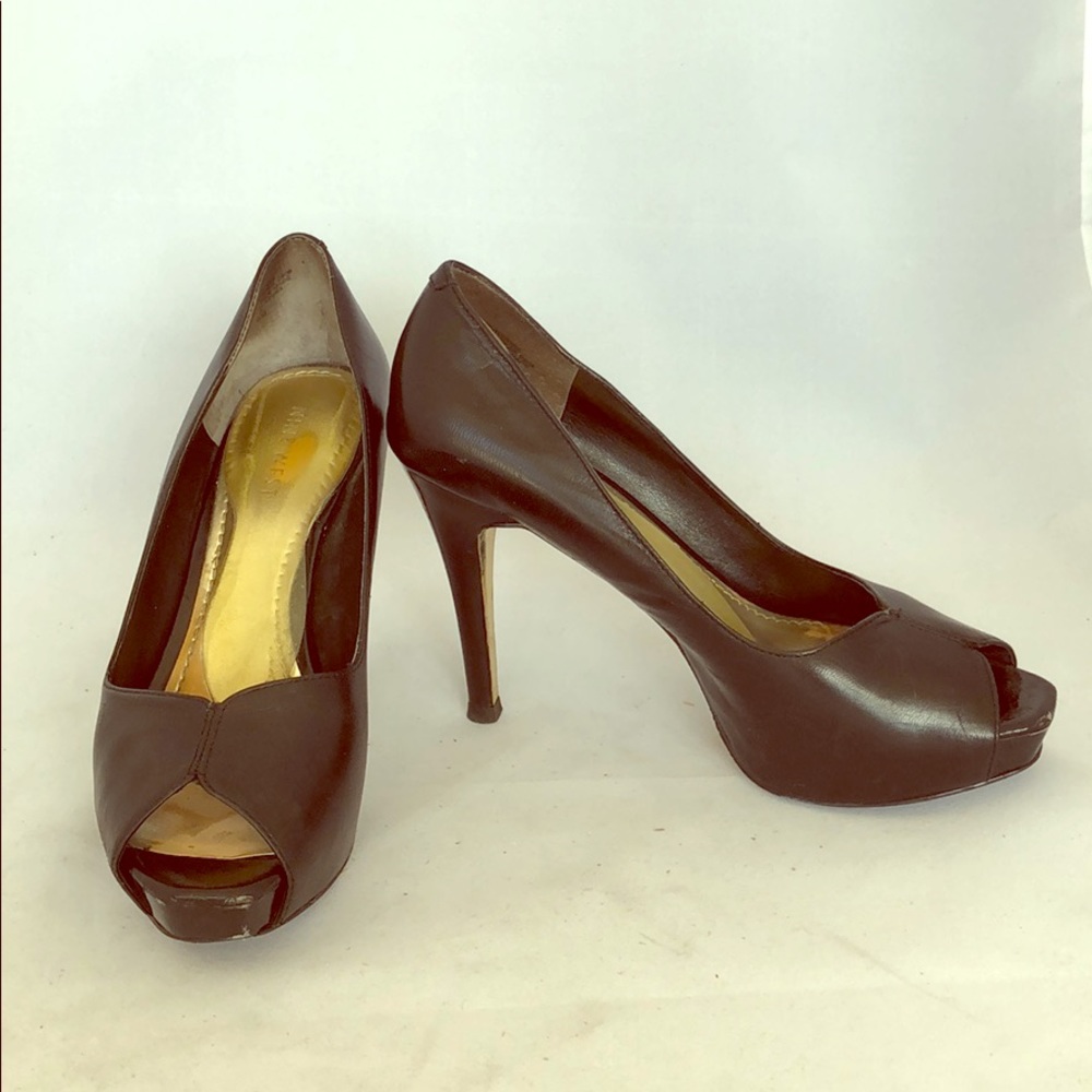 Black peep toe heels with hidden platform (size 6)